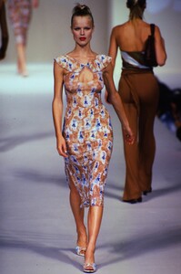 780978203_blumarine(8).thumb.jpg.425c69de454c3216c30c04b793307153.jpg