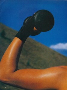 Demarchelier_US_Vogue_December_1987_01.thumb.jpg.fea7ddc4c41e27b9d800b896882392c3.jpg