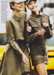 Military_Testino_US_Vogue_March_2010_01.thumb.jpg.a4fca08023601538e175b676aa888fbb.jpg