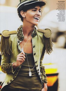 Military_Testino_US_Vogue_March_2010_04.thumb.jpg.e778097bd2c6289ce609052ed248df40.jpg