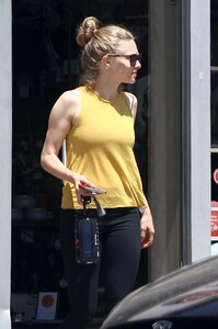 amanda-seyfried-at-a-gym-in-hollywood-04-21-2016_1.jpg