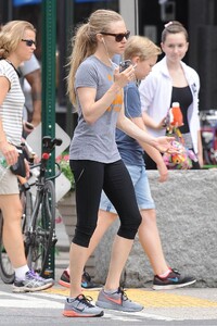 amanda-seyfried-in-leggings-nyc-june-2015_4.jpg