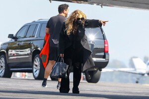 rita-ora-van-nuys-airport-in-ny-09-08-2021-6.jpg
