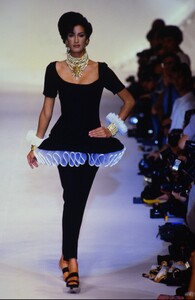1014122317_ChristianDior1993Spring(5).thumb.jpg.e66ac7d8138b1022662288a55d22b428.jpg
