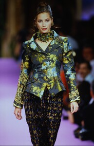 105370905_christian-lacroix-hc-fw-1993(1).thumb.jpg.62fff12ee0fa9068965518478cc7bb14.jpg