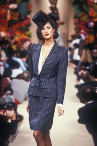 1054610222_YvesSaintLaurent1995HauteCouture19.thumb.jpg.75cb5fc46dc5c8da48da8e7469bceb74.jpg