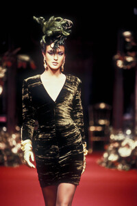 1128505268_ChristianDior1994HauteCouture129.thumb.jpg.8b80554fc6df2341486794a5fc218a84.jpg