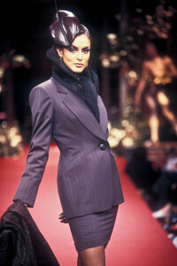 1286601133_ChristianDior1994HauteCouture64.thumb.jpg.12a29831419ca802fdefbb35f98642a1.jpg