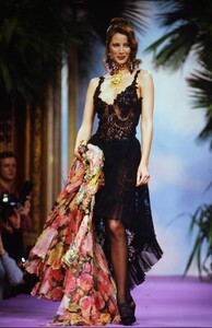1323697917_Christian-Lacroix-Couture-Spring1993-Christy-Turlington(26).thumb.jpg.50b8c00d0337263b65ae183d5a91a601.jpg