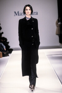1332178755_MaxMara2001WomenRTW75.thumb.jpg.b9876fad3a7b121a5d4583c72cf165a6.jpg