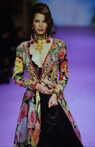 1413138407_Christian-Lacroix-Couture-Spring1993-Christy-Turlington(22).thumb.jpg.02858284f2823f18e02c4a7a946dcdfc.jpg