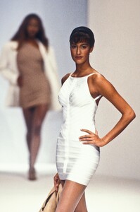 1448873223_HerveLeger1994WomenRTW16.thumb.jpg.70a9cff5145759af00b47126d4b755ef.jpg