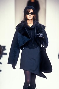 1510966075_Cerruti1994WomenRTW73.thumb.jpg.f9a9fac3c179a2287e3ccb2fe5c4f212.jpg