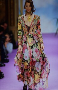 1562164623_Christian-Lacroix-Couture-Spring1993-Christy-Turlington(19).thumb.jpg.1f2bf35076796ad50b9df0ae2856407b.jpg