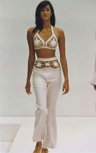 1592509006_PradaRTW-SpringSummer1993(2).thumb.jpeg.17eb0e42b7c97ec7c2fdb52d4ec5fdd6.jpeg