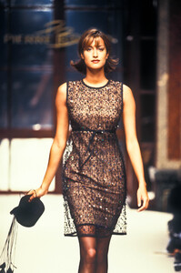 1607617113_PierreBalmain1994HauteCouture94.thumb.jpg.b86ecd76037e296c6f6cec45febd917c.jpg