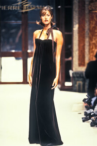 1618486008_PierreBalmain1994HauteCouture98.thumb.jpg.1c093204991d96507b8278ad90fc49e2.jpg