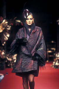 17034389_ChristianDior1994HauteCouture62.thumb.jpg.051097ba08e458805d5353abd7e6cb71.jpg