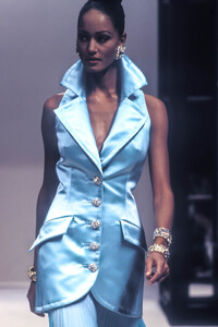 1724553155_JeanLouisScherrer1993HauteCouture66.thumb.jpg.8cd95e21cd5f7a41dbe4c48d0d80e796.jpg
