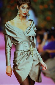 1761188854_ChristianLacroixCoutureFall1990(10).thumb.jpg.bfcde3d99d07ae94155fd4df5878f43c.jpg