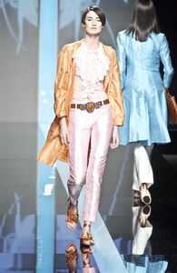 178043954_Valentino2002WomenRTW59.thumb.jpg.c1a537ec3ce65bc43cff1b95eacb0d46.jpg