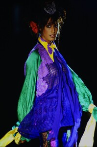 1789271089_versace-1993(8).thumb.jpg.27a165e2c30a8d2330cd15b763d2f3f1.jpg