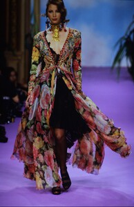 1793915570_Christian-Lacroix-Couture-Spring1993-Christy-Turlington(21).thumb.jpg.1049e772b692666df8adf862936aeadc.jpg