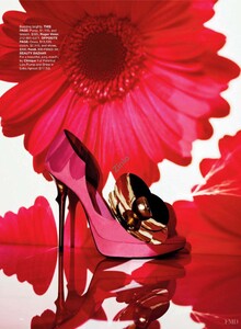 1837389049_Burbridge_Lindbergh_US_Harpers_Bazaar_March_2009_02.thumb.jpg.6ee2ddd966bdac3156cde182d82144c7.jpg