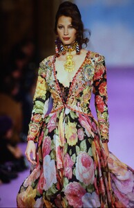 188974397_Christian-Lacroix-Couture-Spring1993-Christy-Turlington(16).thumb.jpg.8ecfea35fdb57d3bda8444610de2e678.jpg
