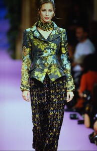 1913583301_christian-lacroix-hc-fw-1993(2).thumb.jpg.e8a639c565dc28ac2f7dc8c7b99aa402.jpg