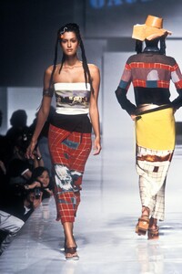 1913657501_JeanPaulGaultier1996WomenRTW62.thumb.jpg.2592599d6b33fc9e0f355e728d9ef62d.jpg