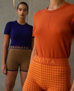 HOUNDSTOOTHKNITSHORT_ORANGE_0003_NAGNATATETHER-1358 (1).jpg