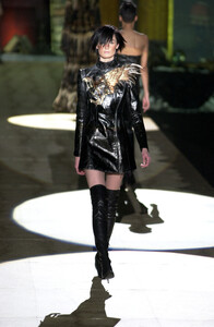1928350918_RobertoCavalli2001WomenRTW56.thumb.jpg.2548103d3552777e3601f9041755d9aa.jpg