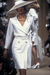2013859225_YvesSaintLaurent1994HauteCouture28.thumb.jpg.d93622e24d8203064c7d70afe0fd0d5d.jpg