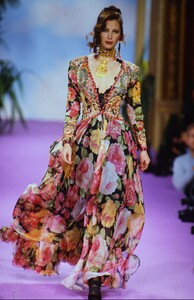2036635864_Christian-Lacroix-Couture-Spring1993-Christy-Turlington(18).thumb.jpg.35ea1665fdd99ef06038288205ad55e1.jpg