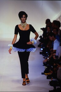 2042643923_ChristianDior1993Spring(8).thumb.jpg.1324b9002583795b6818fb5602d88fbd.jpg