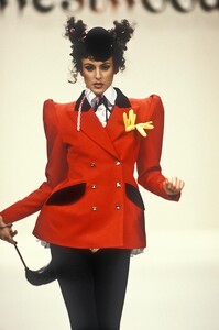 2068630026_VivienneWestwood1994WomenRTW46.thumb.jpg.b84038fb2d124e57f57264678d4d217a.jpg