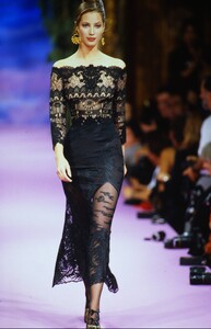 2101115432_christian-lacroix-hc-fw-1993(11).thumb.jpg.0693b6944d6d1386e3ddb42d1f5a5662.jpg