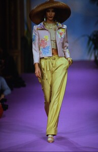 2122256683_Christian-Lacroix-Couture-Spring1993-Christy-Turlington(3).thumb.jpg.7adc78241641497291e9746e9bcbb328.jpg