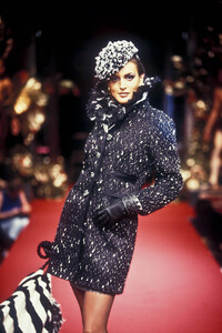274047603_ChristianDior1994HauteCouture81.thumb.jpg.b0cba1280d45e9791f782a8ba6f8692b.jpg