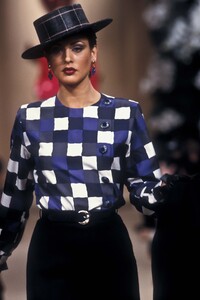 295575422_YvesSaintLaurent1994HauteCouture35.thumb.jpg.e654496931719782129b955cffc18306.jpg
