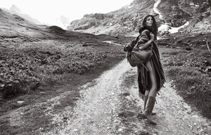 Madame Figaro No. 1940 - 29 Octobre 2021m -j7.jpg