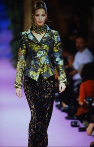 494300758_christian-lacroix-hc-fw-1993(5).thumb.jpg.64f15fb83212960dbd3130d75e46555d.jpg