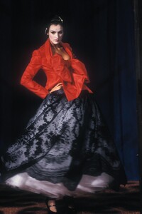 636140527_VivienneWestwood1994WomenRTW9.thumb.jpg.fa8380925317b61876a652a444149bb2.jpg