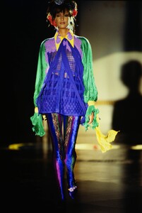 70609915_versace-1993(6).thumb.jpg.bb46013f5fe2aaedb59a6985c4c53f6e.jpg