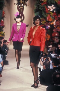78777680_YvesSaintLaurent1995HauteCouture92.thumb.jpg.762933a1c86f55563c957a9a15535780.jpg
