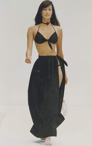 929081983_PradaRTW-SpringSummer1993(3).thumb.jpeg.c0ce50975f9f05773f3a0c4f40a14b62.jpeg