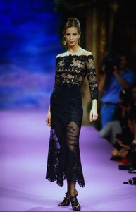 946484407_christian-lacroix-hc-fw-1993(10).thumb.jpg.188f371237f9a8144eba3740101412ce.jpg