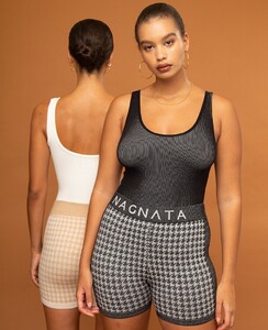 HOUNDSTOOTHKNITSHORT_0002_NAGNATATETHER-2099.jpg