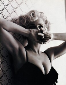 Meisel_Vanity_Fair_April_1991_05.thumb.jpg.d5d4c5581cf5a9d90cf6f7f2520d011f.jpg